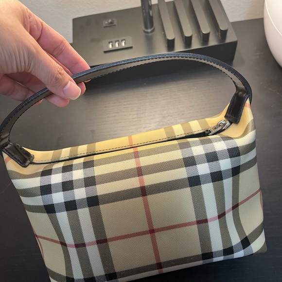 Authentic Burberry mini handbag - Picture 2 of 8